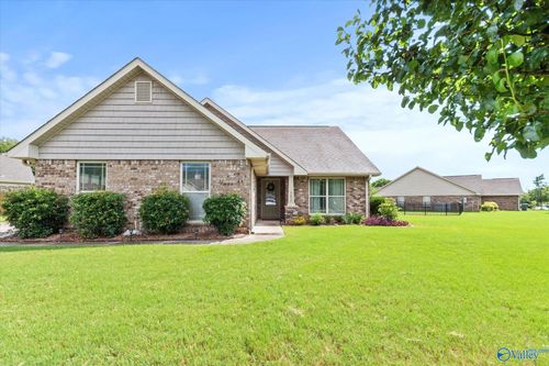 5052 Montauk Trl Se, Owens Cross Roads, AL, 35763-8794 | Card Image