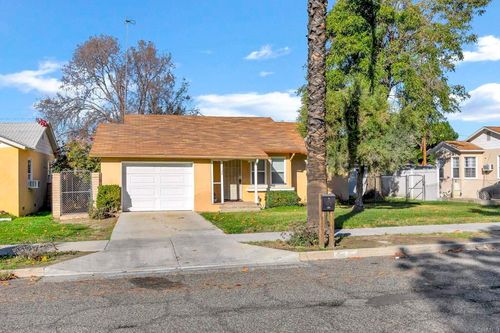 1124 E Campus Way, Hemet, CA, 92543-3005 | Card Image