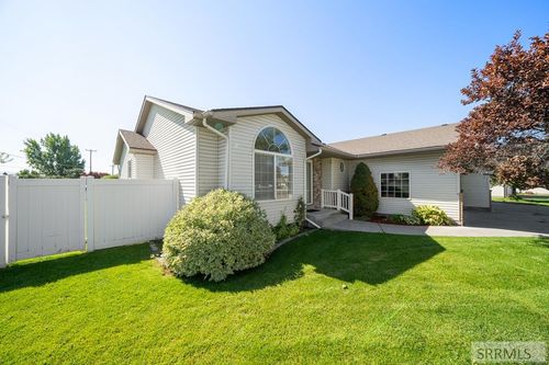 3086 Stoneridge Cir, Ammon, ID, 83406-7533 | Card Image