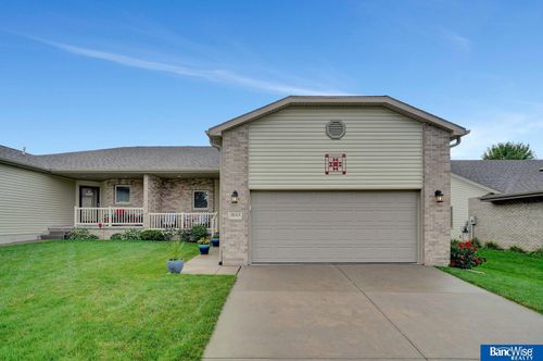 9143 Round Hill Dr, Lincoln, NE, 68526-9599 | Card Image
