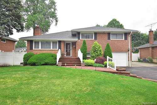 51 Whitman Ave, Syosset, NY, 11791-5031 | Card Image