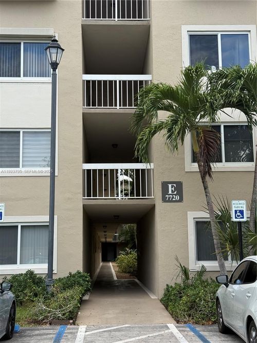 e407-7720 Camino Real, Miami, FL, 33143-7156 | Card Image