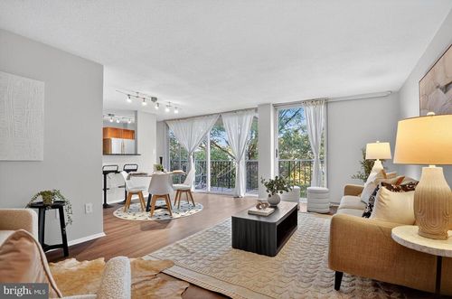 apt-301-4600 S Four Mile Run Dr, ARLINGTON, VA, 22204-3561 | Card Image