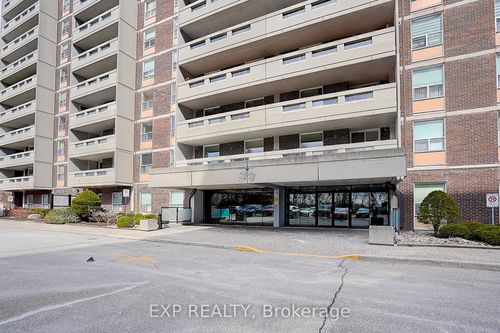 703-60 Inverlochy Blvd, Thornhill, ON, L3T4T7 | Card Image