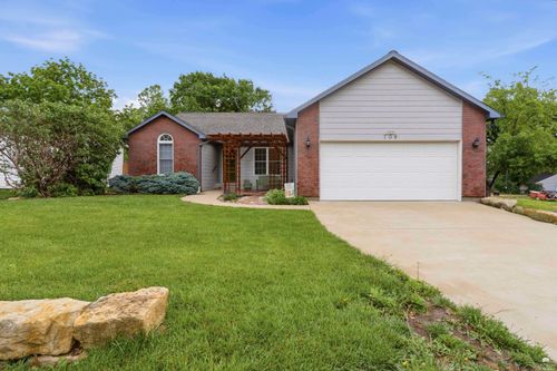 708 Walnut St, Wamego, KS, 66547-1368 | Card Image