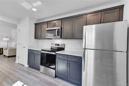 636-206 Golf Links Rd, Middletown, NY, 10940-3581 | Card Image