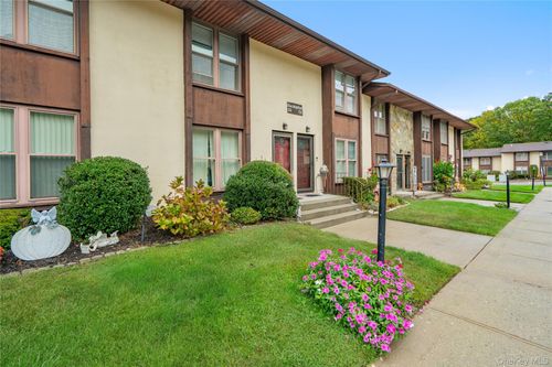 8-8 Eucalyptus Ct, Selden, NY, 11784-3918 | Card Image