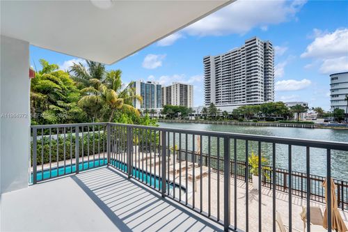 201-2455 Flamingo Dr, Miami Beach, FL, 33140-4635 | Card Image
