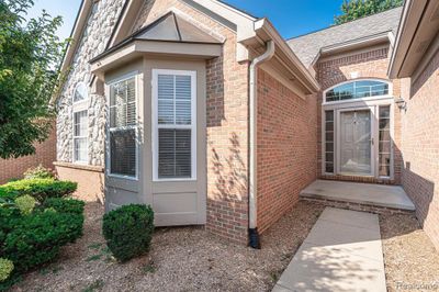 3865 Arbor Drive, Condo with 2 bedrooms, 3 bathrooms and null parking in Auburn Hills MI | Image 3