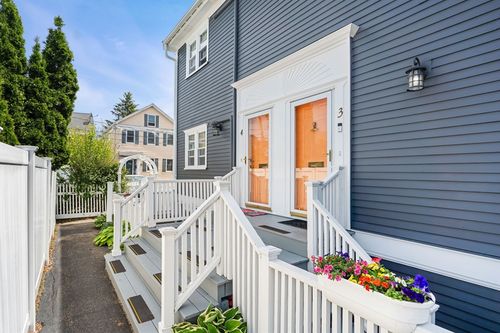 apt-3-3 Salem St, Newburyport, MA, 01950-3077 | Card Image