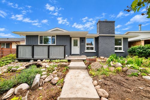 3319 Radcliffe Dr Se, Calgary, AB, T2A5X3 | Card Image