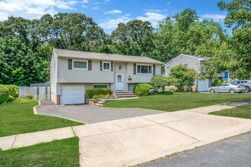 16 Wenmore Rd, Commack, NY, 11725-1638 | Card Image