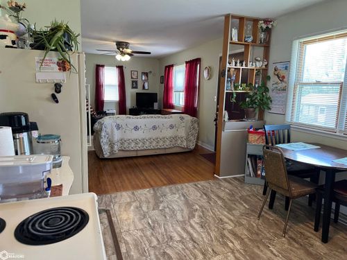 506 Hillhaven St, Exira, IA, 50076-1539 | Card Image