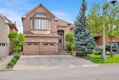 2252 Foxfield Rd, Oakville, ON, L6M4C5 | Card Image