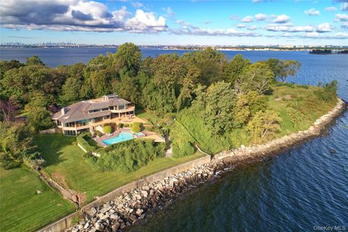 15 Gatsby Ln, Great Neck, NY, 11024-1000 | Card Image