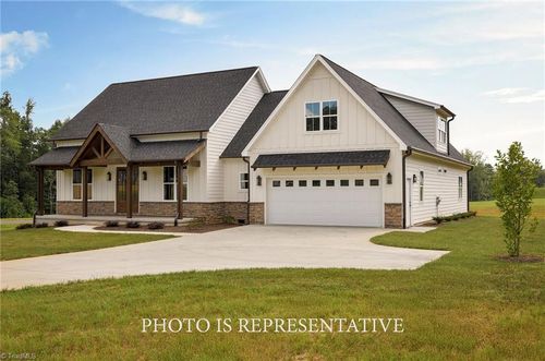 4223 Gracewood Farm Rd, Winston Salem, NC, 27101-6477 | Card Image