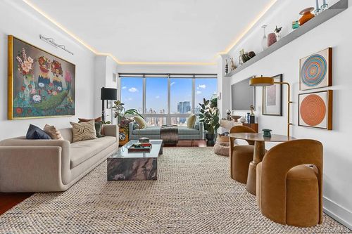 57c-350 West 42nd Street, New York, NY, 10036 | Card Image