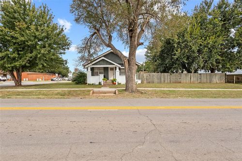 588 N Arapaho Ave, Hydro, OK, 73048-8702 | Card Image