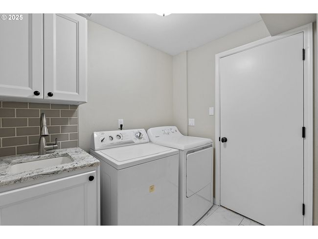 13449 Vermeer Dr, House other with 3 bedrooms, 3 bathrooms and 2 parking in Lake Oswego OR | Image 17