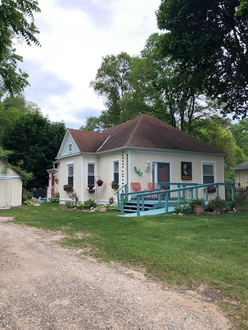609 Cedar St, Elk Rapids, MI, 49629-9545 | Card Image