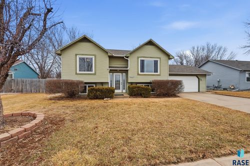 3916 S Sertoma Ave, Sioux Falls, SD, 57106-4803 | Card Image