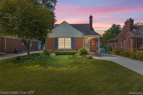 2017 Stanhope St, Grosse Pointe Woods, MI, 48236-1905 | Card Image