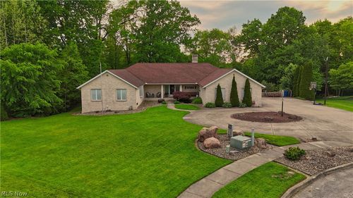 1751 Squaw Creek Dr, Girard, OH, 44420-3639 | Card Image