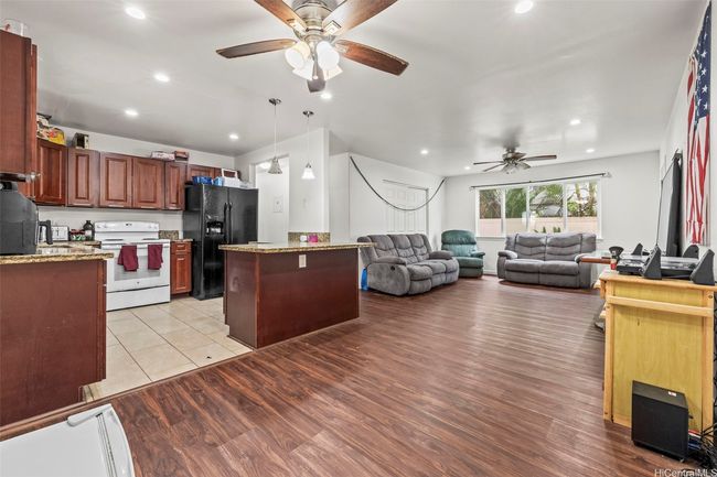 3-bedroom kitchen | Image 9