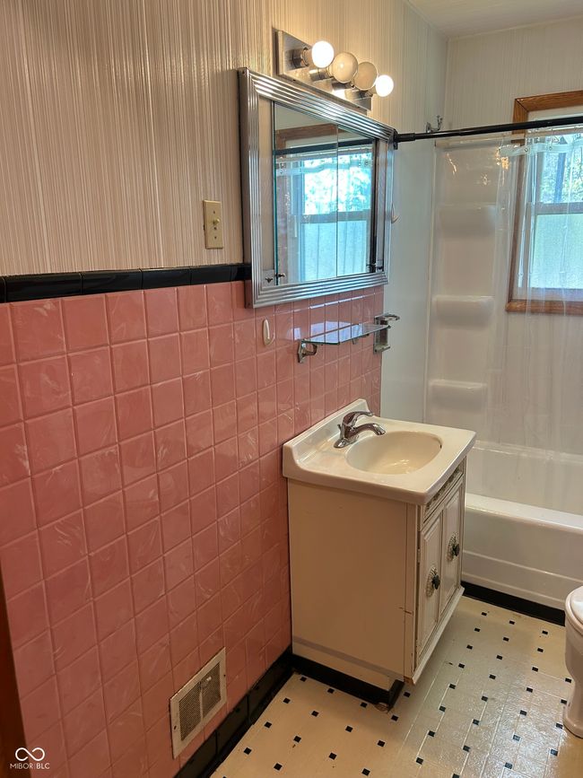 5822 W 62 Nd St, House other with 3 bedrooms, 1 bathrooms and null parking in Indianapolis IN | Image 34