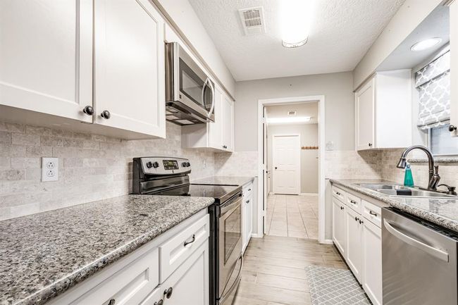512 Lyndale Dr, House other with 3 bedrooms, 2 bathrooms and 2 parking in Highlands TX | Image 13
