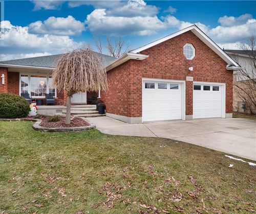 7594 Canterbury Cres, Niagara Falls, ON, L2H3E7 | Card Image