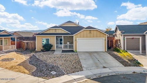 689 Canary Cir, Fernley, NV, 89408-6511 | Card Image