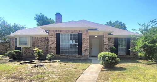 1008 Brownfield Dr, Mesquite, TX, 75150-4357 | Card Image