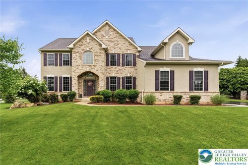 25 Crest Blvd, Palmer Twp, PA, 18045-3138 | Card Image