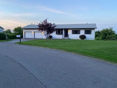 212 Monte Vista Drive, House other with 3 bedrooms, 3 bathrooms and null parking in Camillus NY | Image 1