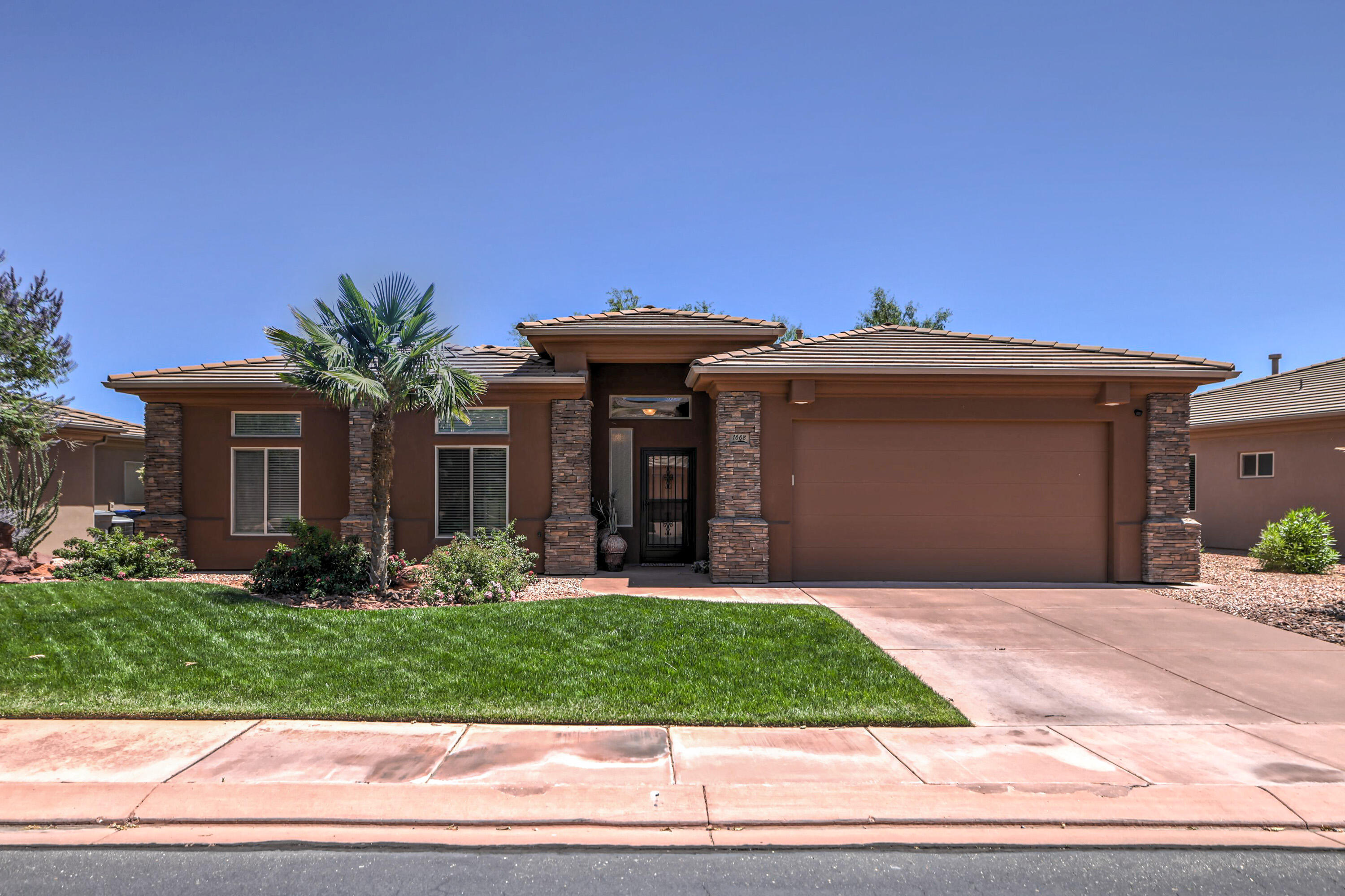 1668 N Great Basin Dr, For Sale in St Zoocasa