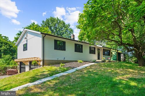 261 Indian Ln, BOYERTOWN, PA, 19512-8645 | Card Image