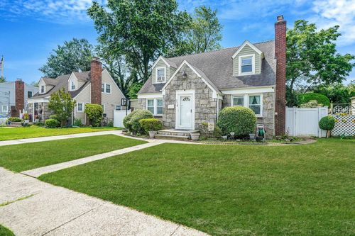 662 Rose Blvd, North Baldwin, NY, 11510-1027 | Card Image