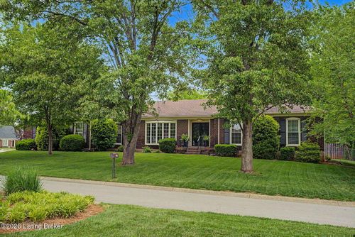 2219 Stonehurst Dr, Louisville, KY, 40242-3335 | Card Image