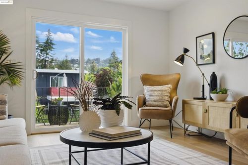 apt-4-2028 Damuth St, Oakland, CA, 94602-2450 | Card Image