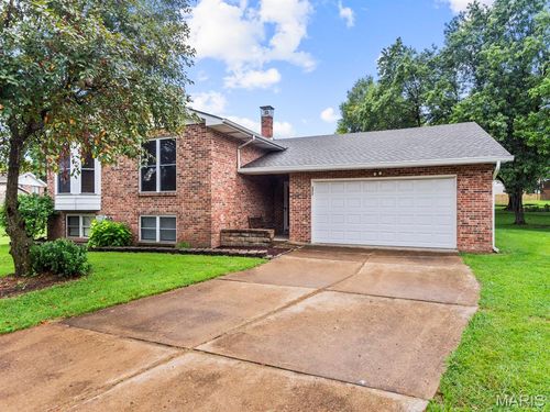 1612 Berry Ct, Imperial, MO, 63052-2142 | Card Image