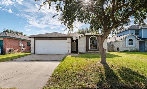 2806 Victoria Park Dr, Corpus Christi, TX, 78414-4015 | Card Image
