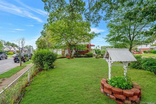 15 Ridgewood St, Valley Stream, NY, 11580-2507 | Card Image