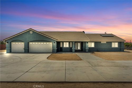 15598 Apple Valley Rd, Apple Valley, CA, 92307-4576 | Card Image