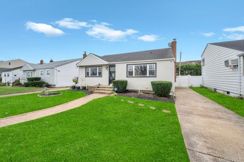 67 Howard Ave, Freeport, NY, 11520-6216 | Card Image