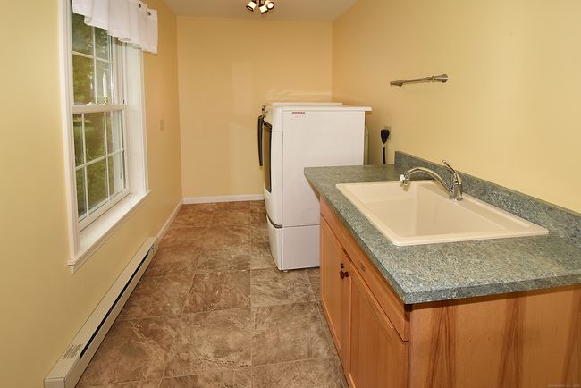 96 Avery Shrs, House other with 5 bedrooms, 5 bathrooms and null parking in Coventry CT | Image 10