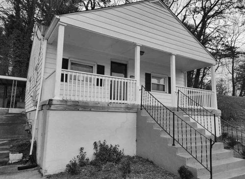 1329 Peters Creek Rd Nw, Roanoke, VA, 24017-2545 | Card Image