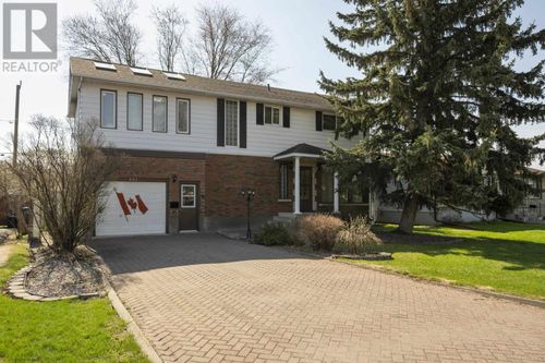 231 Alder Ave, Thunder Bay, ON, P7B4T8 | Card Image