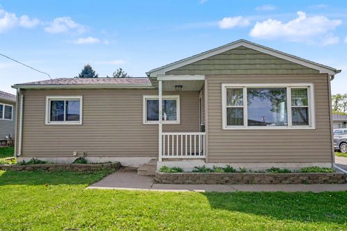 820 Dena Street, Waterloo, IA, 50702 | Card Image