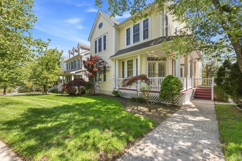 9 Meeting House Ln, Port Chester, NY, 10573-5501 | Card Image